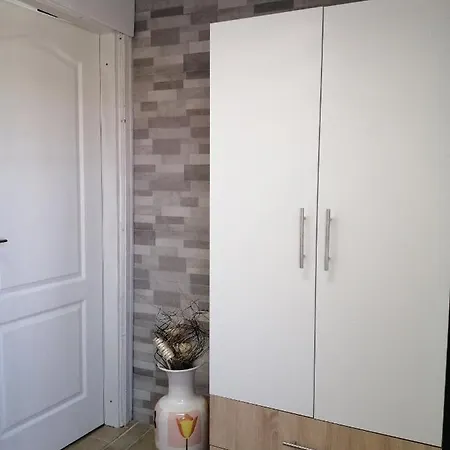 Sun Apartment *